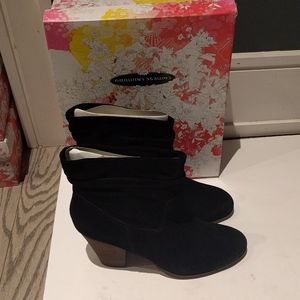 Beautiful seude leather boots by Chinese Laundry